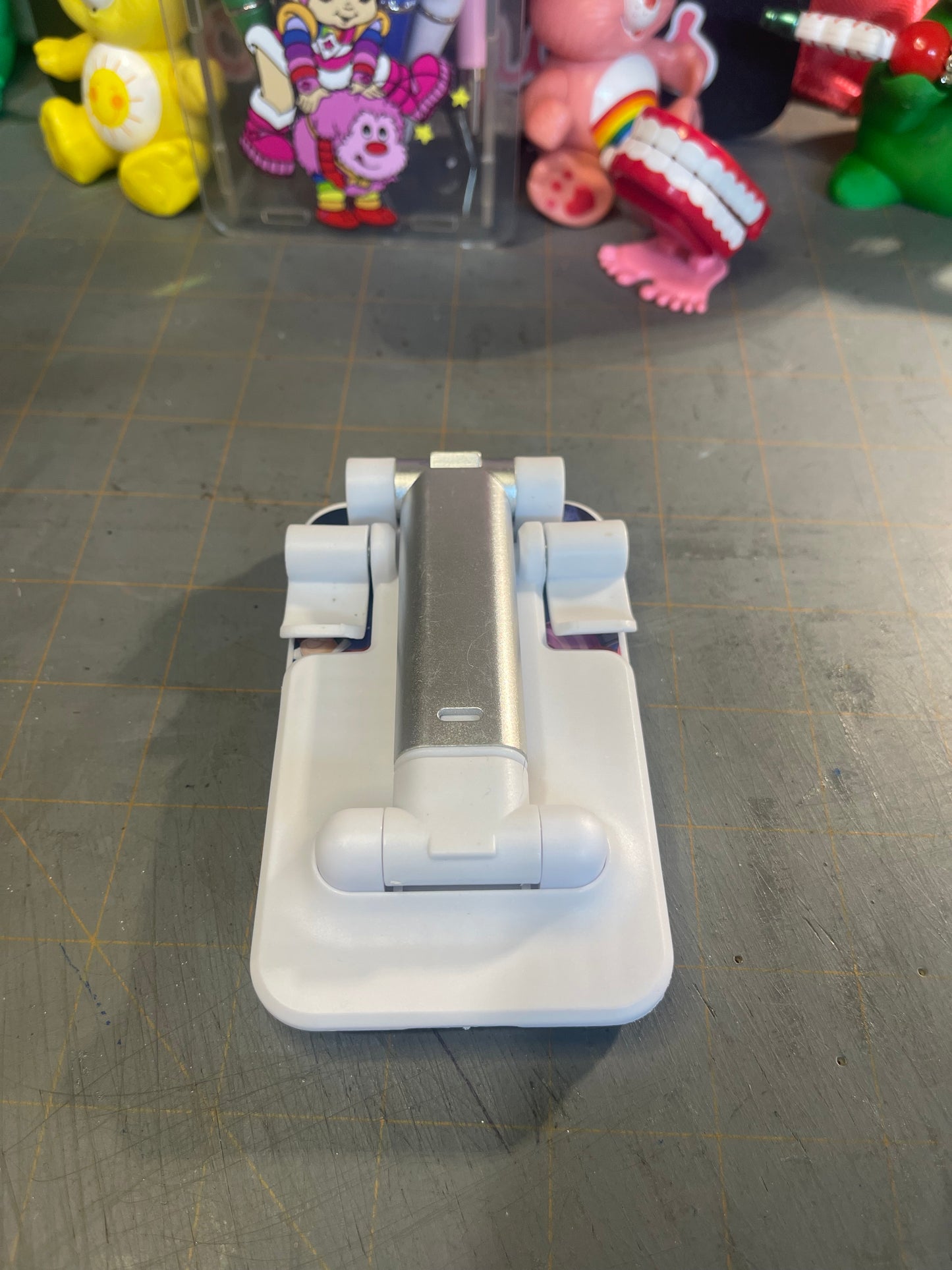 Foldable phone stand