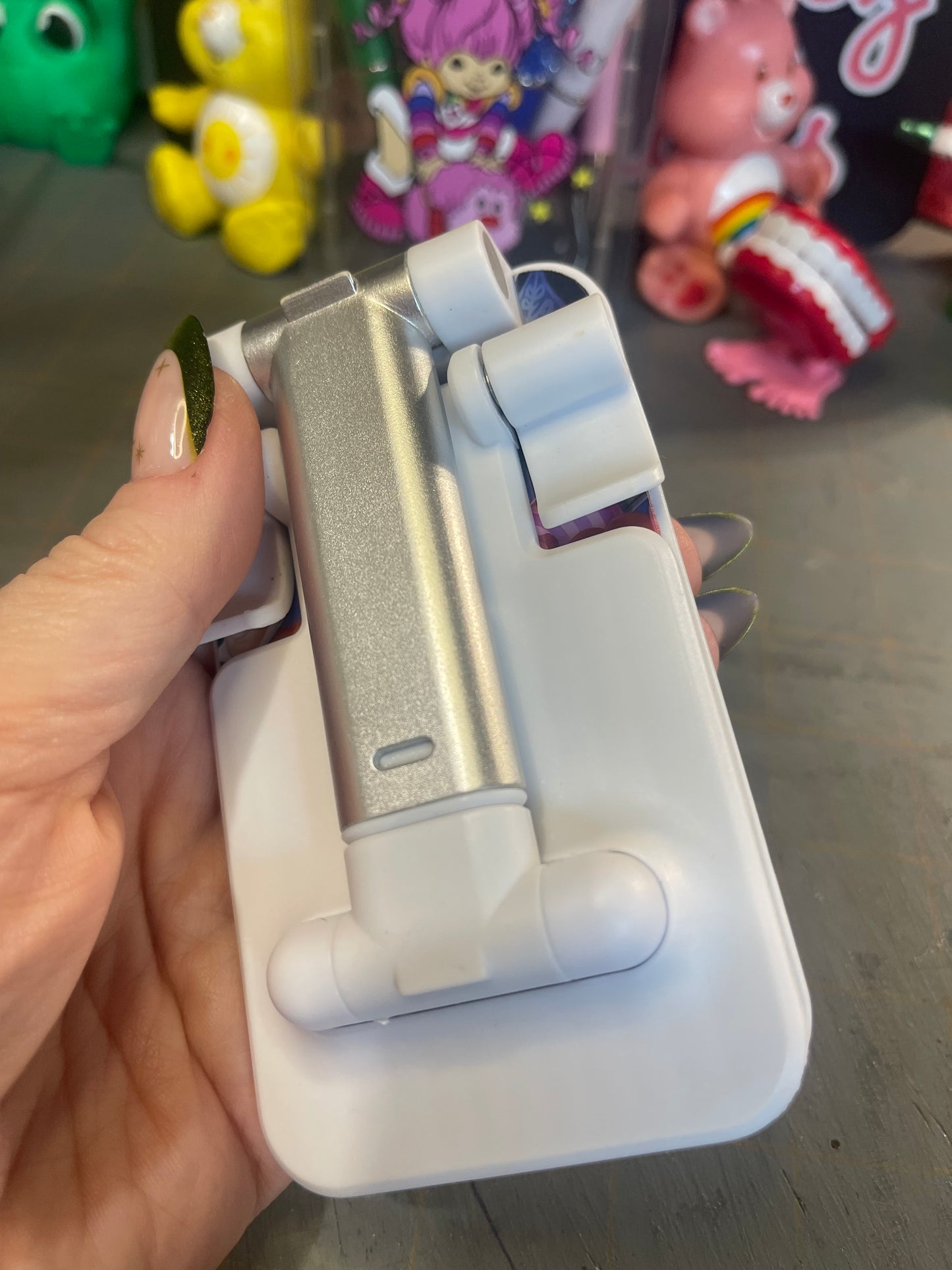 Foldable phone stand